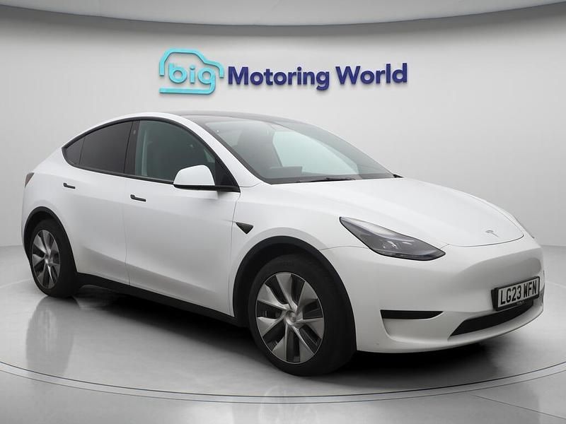 White Used 2023 Tesla Model Y RWD SUV | £23,100 (Good price) - Image 1/4