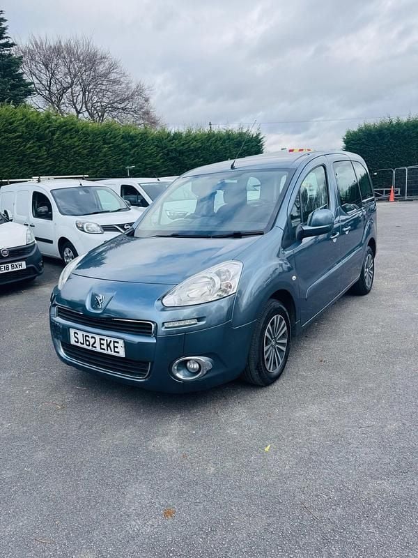 Used Peugeot TePee S 92 HP (67 kW) 2012 Grey MPV