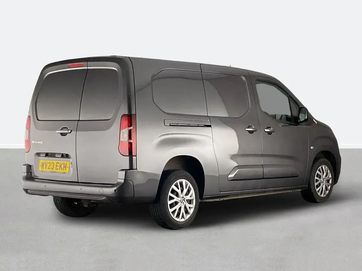Usado Citroën Berlingo 100 HP (73 kW) 2023 Cinzento Monovolume
