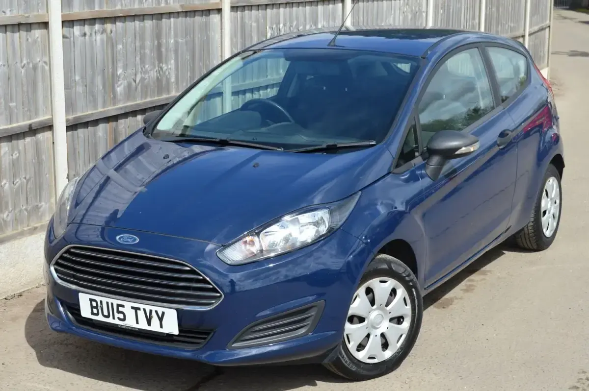Gebraucht Ford Fiesta Studio 82 PS (60 kW) 2015 Blau Kleinwagen