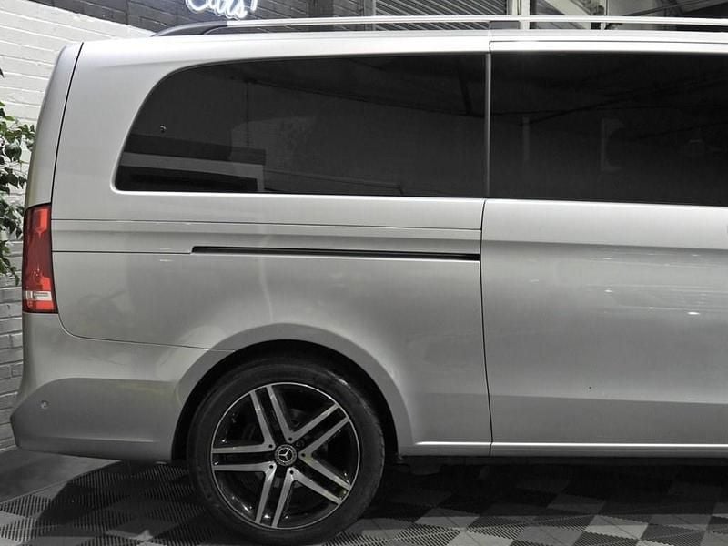 Used Mercedes V300 237 HP (174 kW) 2021 Silver MPV