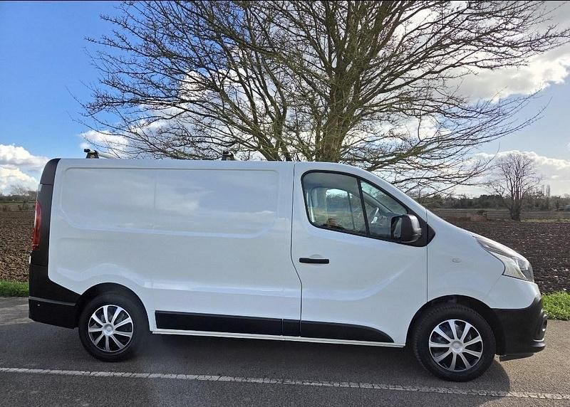Used Renault Trafic Business 2017 White MPV