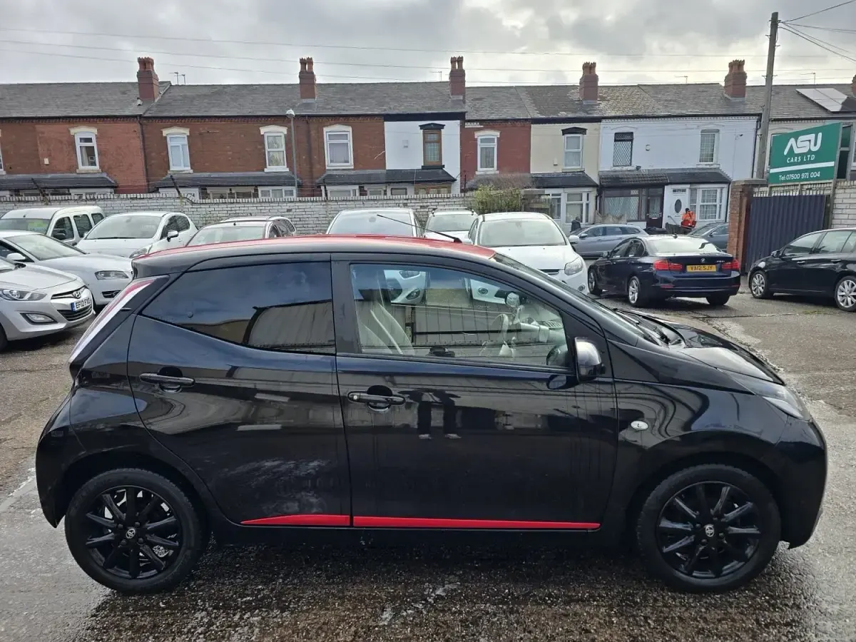 Used Toyota Aygo x-press 69 HP (50 kW) 2017 Black Hatchback