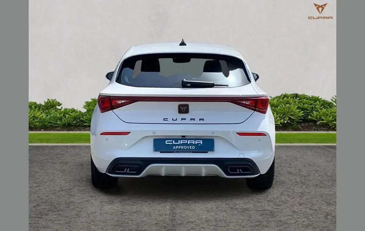 Used Cupra Leon 147 HP (108 kW) 2024 White Hatchback