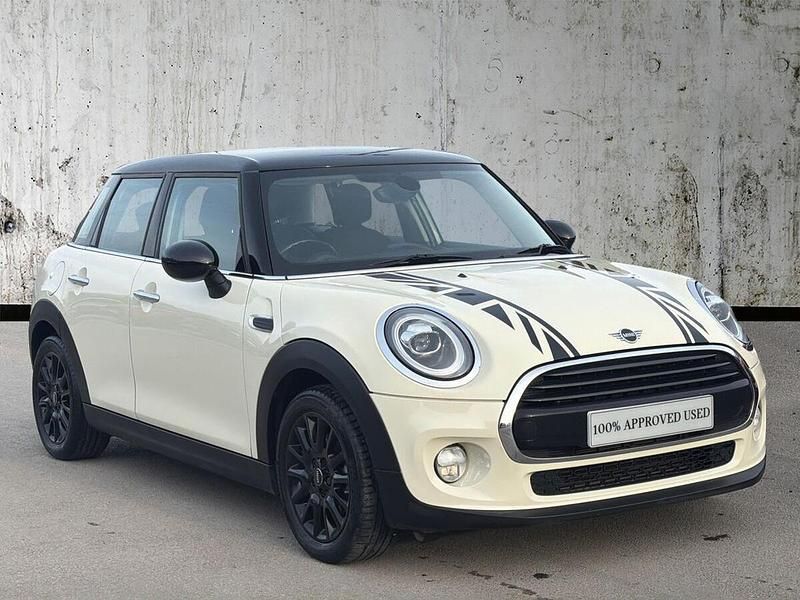 Used Mini Cooper Hatch 134 HP (98 kW) 2018 White Hatchback
