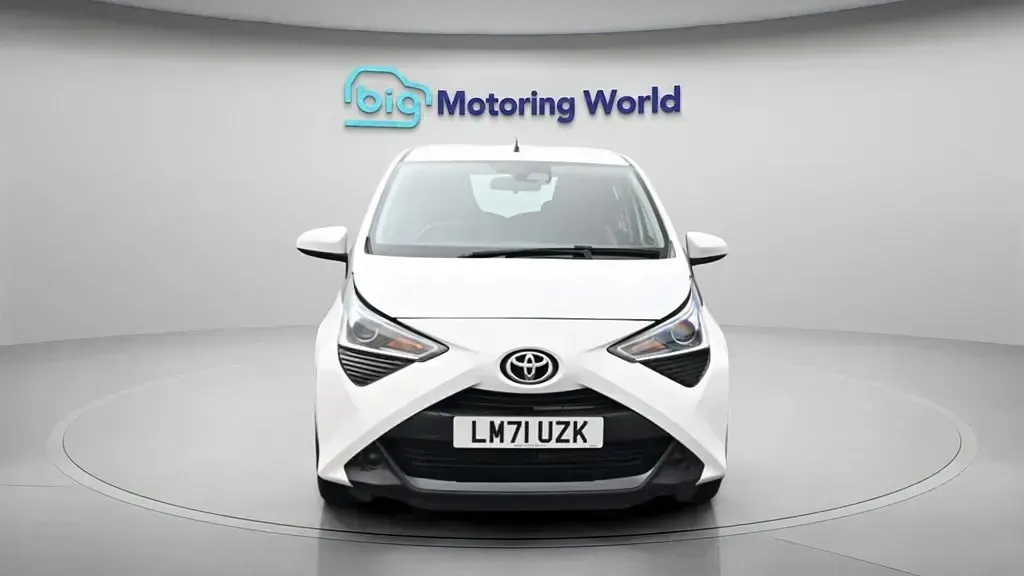 Usado Toyota Aygo X-play 71 CV (52 kW) 2021 Blanco Utilitario