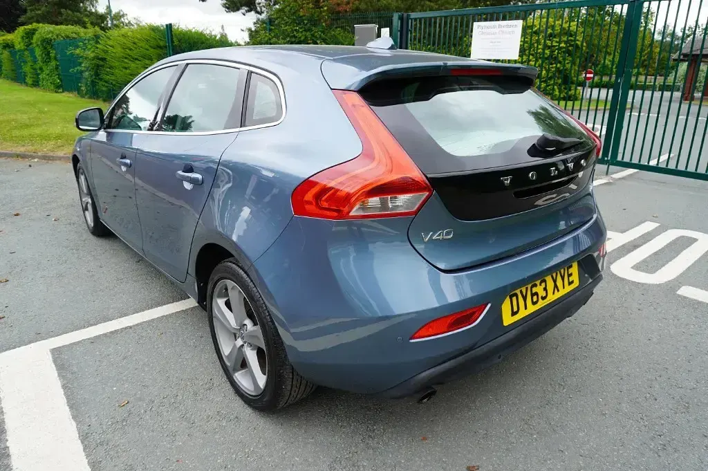 Used Volvo V40 SE Lux 180 HP (132 kW) 2013 Blue Hatchback