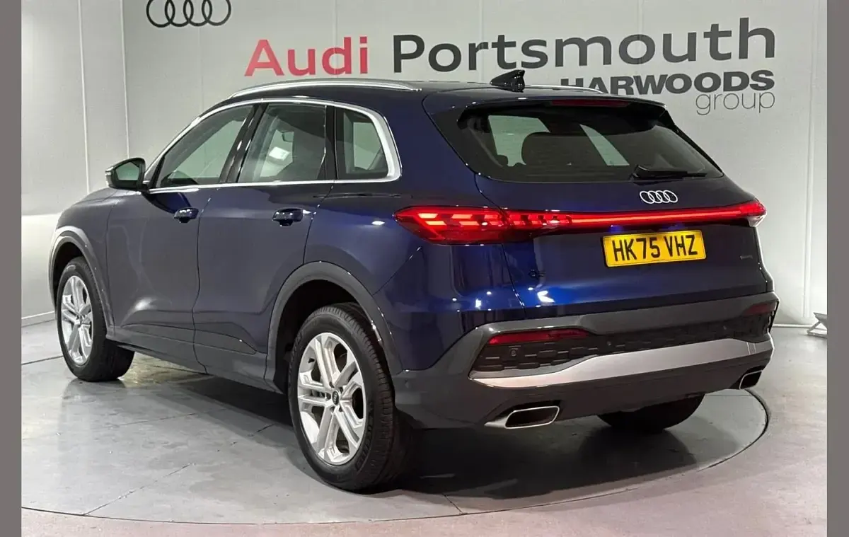 Used Audi Q5 Sport 268 HP (197 kW) 2025 Blue SUV