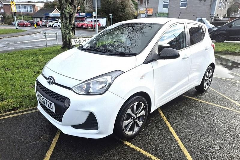 Used Hyundai i10 67 HP (49 kW) 2020 White Hatchback