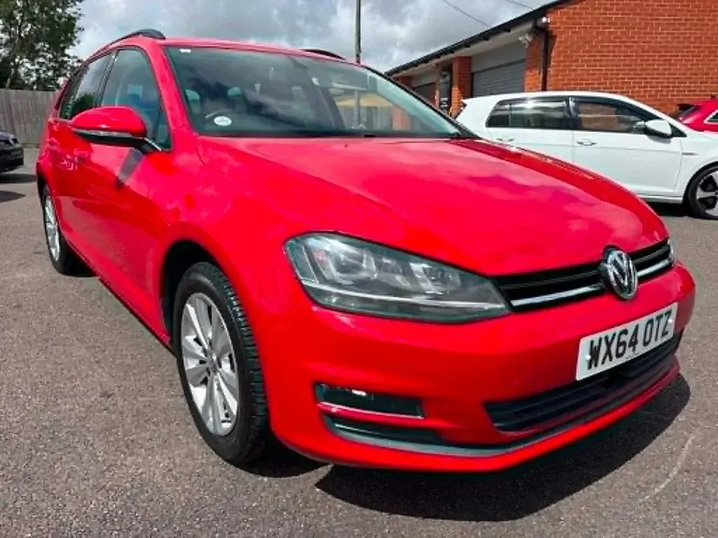 Used VW Golf VII 105 HP (77 kW) 2015 Red Estate