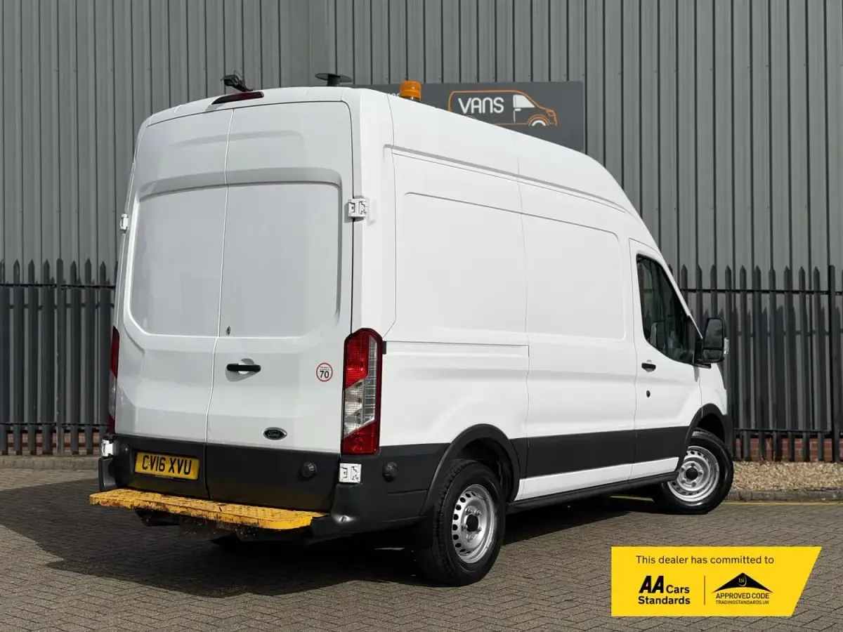 Usado Ford Transit 155 CV (114 kW) 2016 Blanco Van