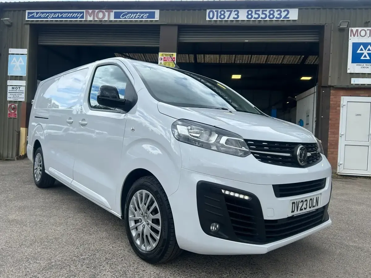Used Vauxhall Vivaro 100 HP (73 kW) 2023 White MPV