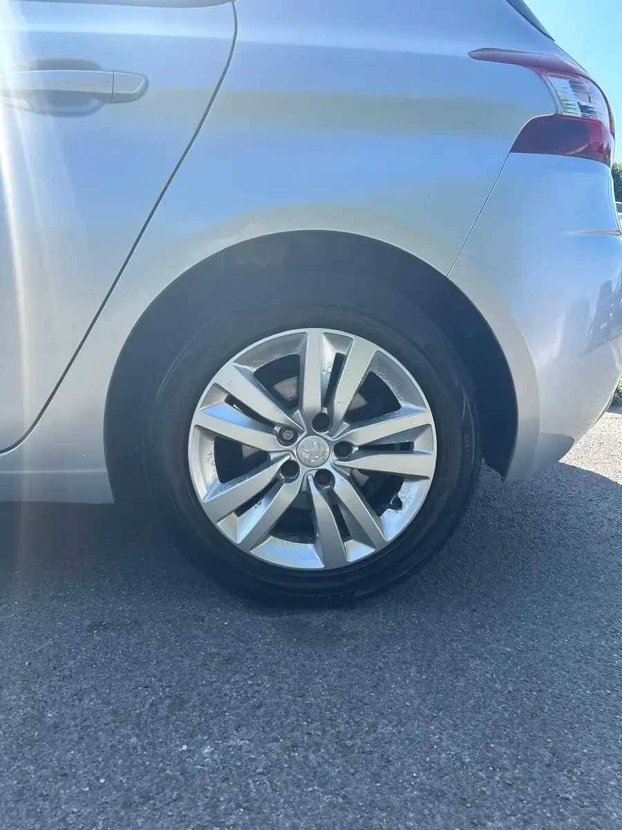Used Peugeot 308 Active 100 HP (73 kW) 2015 Silver Hatchback