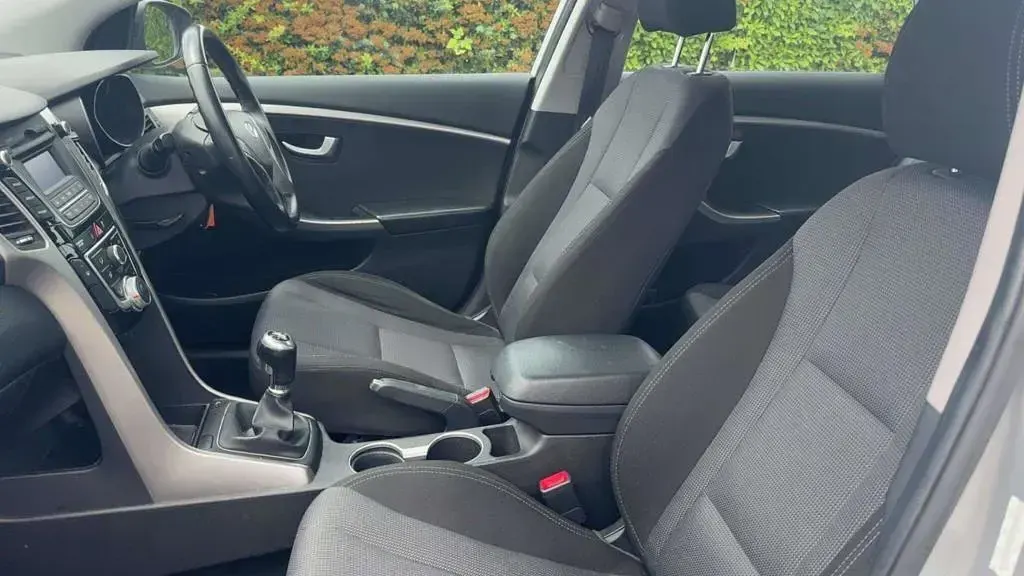 Used Hyundai i30 SE 100 HP (73 kW) 2015 Silver Hatchback