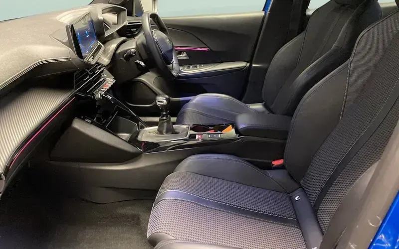 Second-hand Peugeot 2008 GTi 131 CP (96 kW) 2022 Albastru SUV