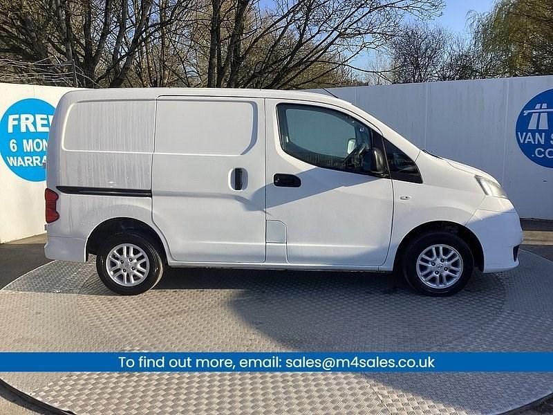 Used Nissan NV200 Tekna 110 HP (80 kW) 2016 White MPV