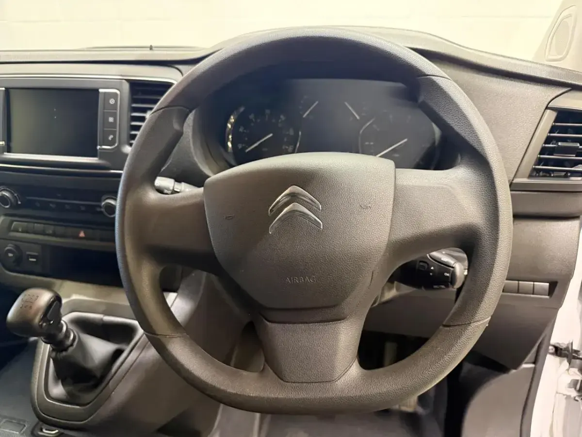 Used Citroën Dispatch 101 HP (74 kW) 2023 White MPV