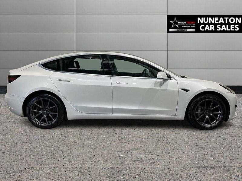 Used Tesla Model 3 Standard Range Plus 177 kW (241 HP) 2019 White Sedan
