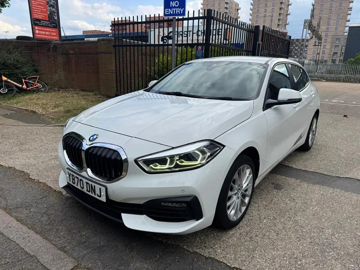 Used BMW 116 Comfort Edition 116 HP (85 kW) 2020 White Hatchback