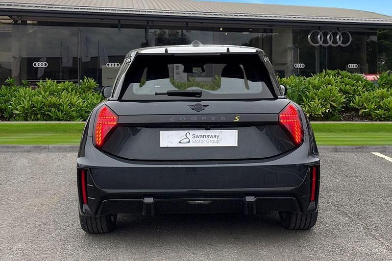 Used Mini Cooper SE Sport 53 kW (73 HP) 2024 Grey Hatchback