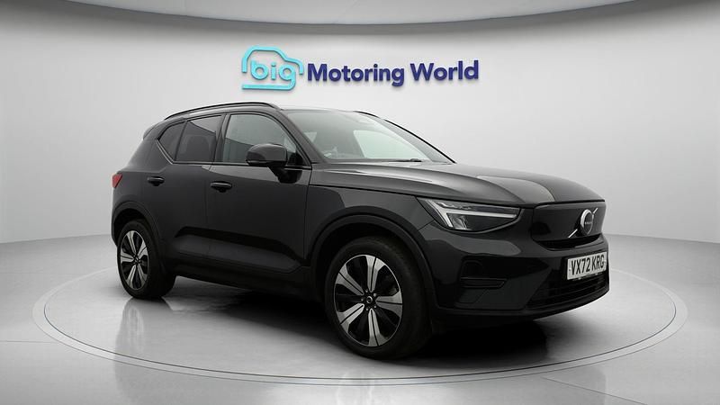 Used 2022 Volvo XC40 Core SUV | £18,100 (Fair price) - Image 1/4