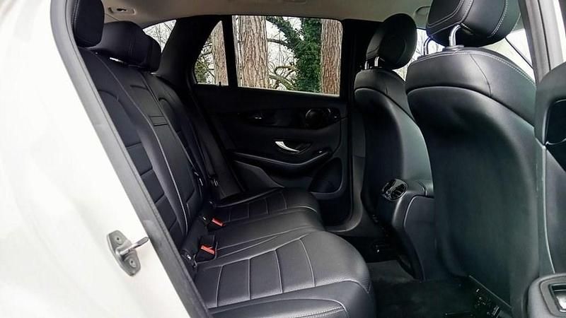 Used Mercedes GLC250 Urban 211 HP (155 kW) 2018 White Estate