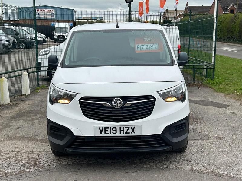 Used Vauxhall Combo Edition 100 HP (73 kW) 2019 White MPV