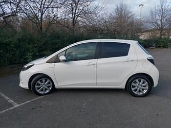 Used Toyota Yaris Hybrid T4 101 HP (74 kW) 2013 White Hatchback