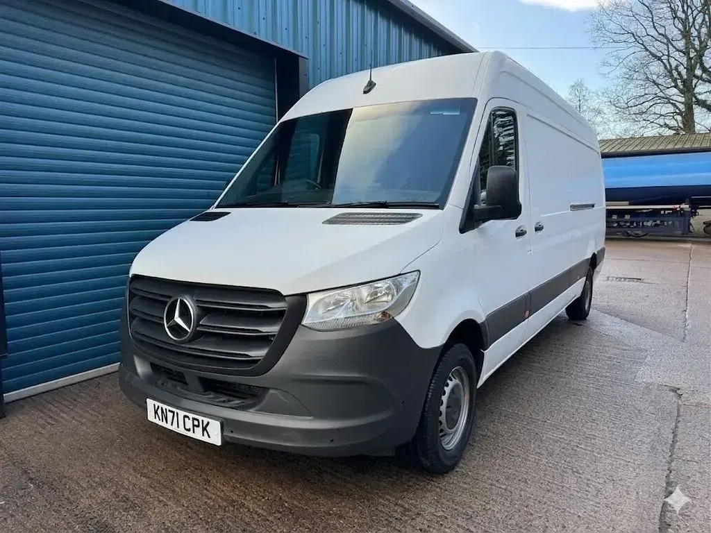 Used Mercedes Sprinter Progressive 150 HP (110 kW) 2021 White Van