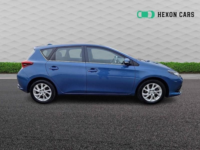 Used Toyota Auris 2018 Blue Hatchback