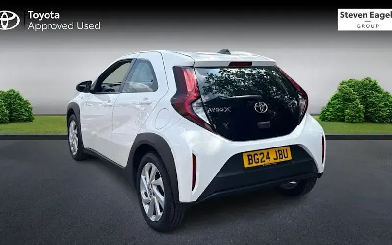 Used Toyota Aygo X PURE 72 HP (52 kW) 2024 White SUV