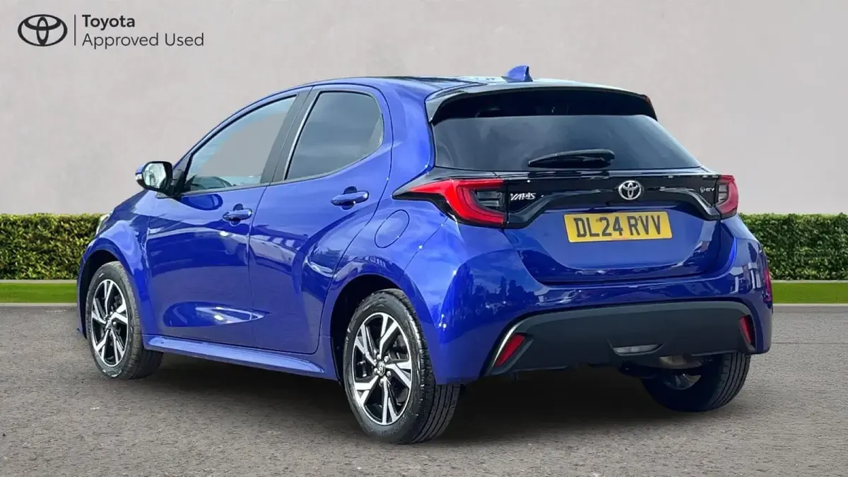 Used Toyota Yaris Design 116 HP (85 kW) 2024 Blue Hatchback