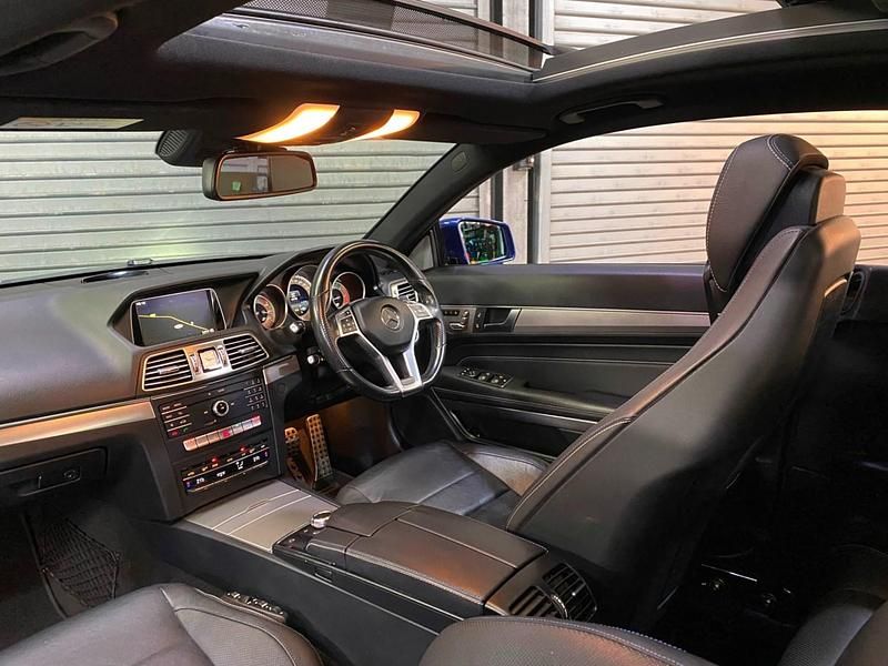 Begagnad Mercedes E220 AMG line 177 HK (130 kW) 2016 Blå Sportkupé
