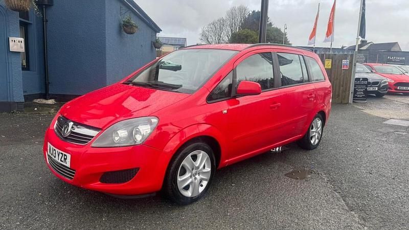 Used Vauxhall Zafira 115 HP (84 kW) 2013 Red MPV