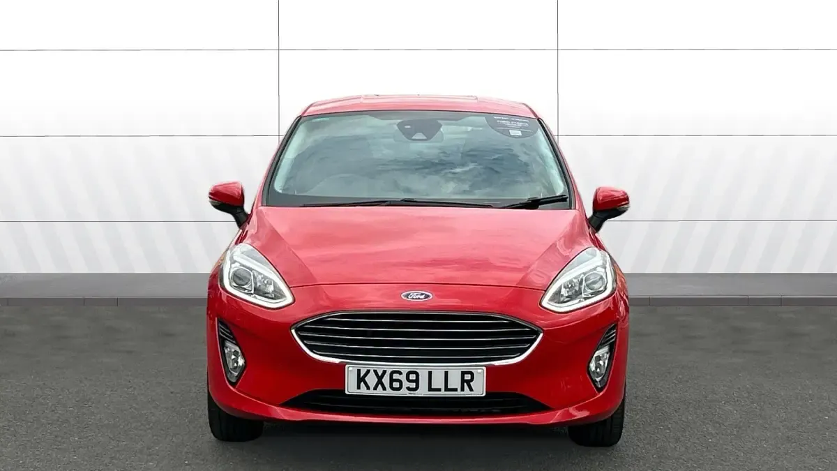 Used Ford Fiesta Zetec 85 HP (62 kW) 2019 Red Hatchback