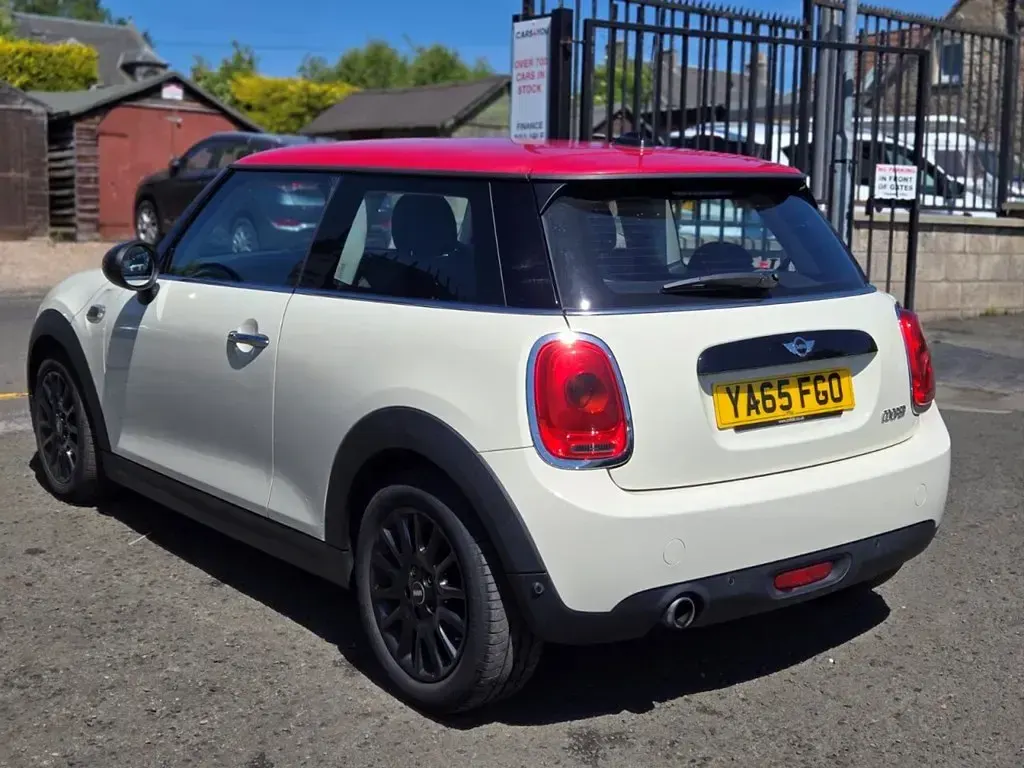 Używany Mini Cooper Hatch 136 KM (100 kW) 2015 Biały Hatchback
