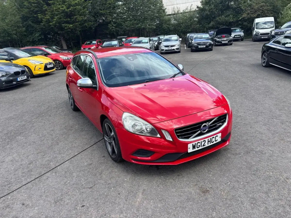 Usado Volvo V60 R-Design 163 HP (119 kW) 2012 Vermelho Carrinha