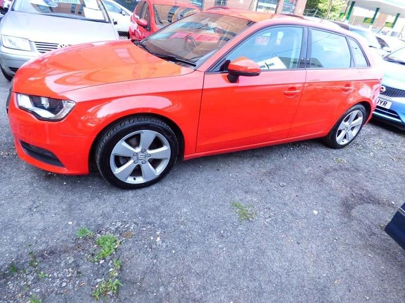 Begagnad Audi A3 Sport 2015 Röd Halvkombi