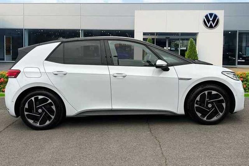 Used VW ID.3 Pro 106 kW (145 HP) 2022 White Hatchback