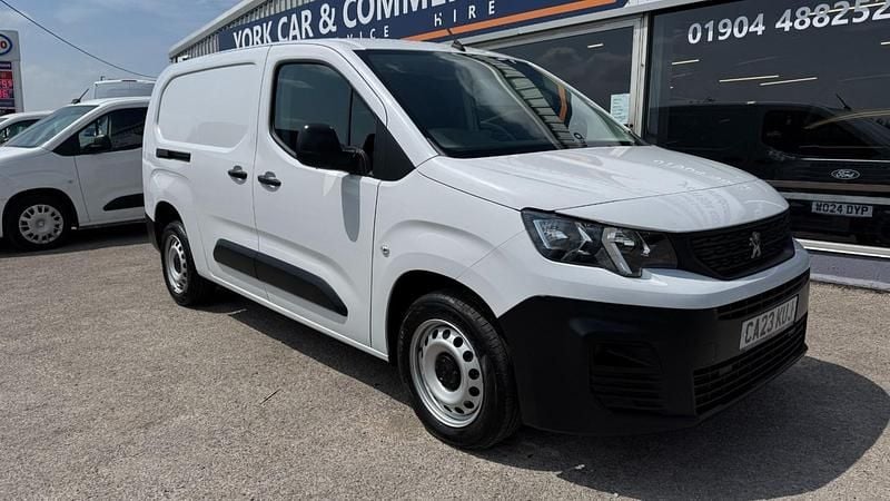 White Used 2023 Peugeot Partner Premium Van | £12,995 (A bit pricey) - Image 1/4