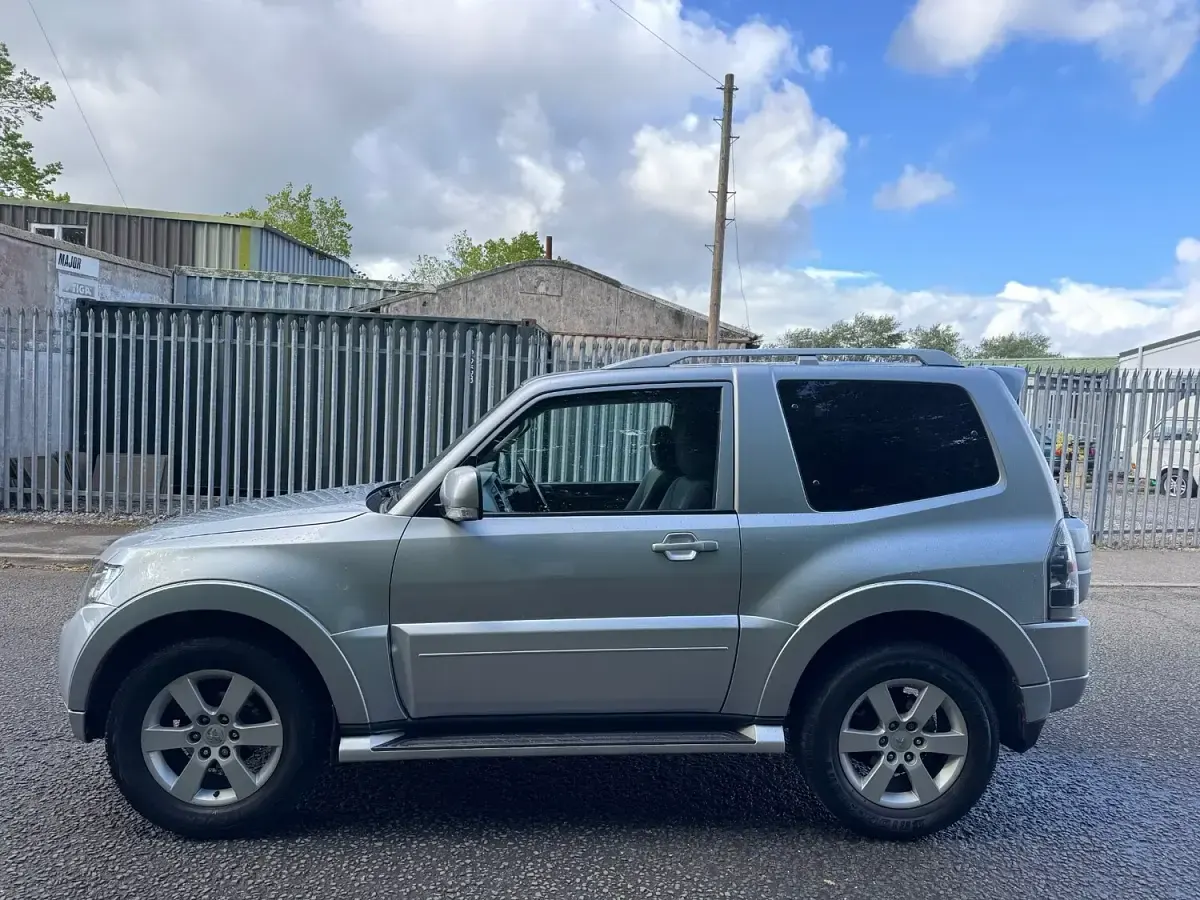 Used Mitsubishi Shogun 197 HP (144 kW) 2011 Silver SUV