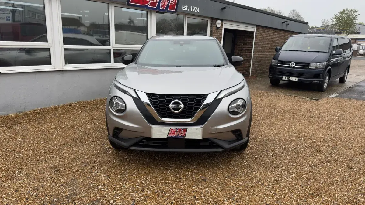 Używany Nissan Juke N-Connecta 114 KM (83 kW) 2021 Srebrny SUV