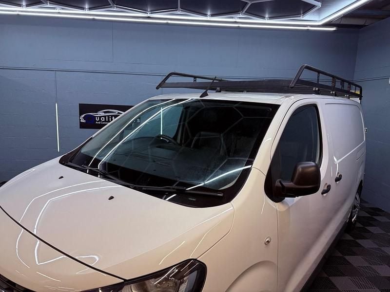 Used Vauxhall Vivaro Edition 100 HP (73 kW) 2019 White MPV
