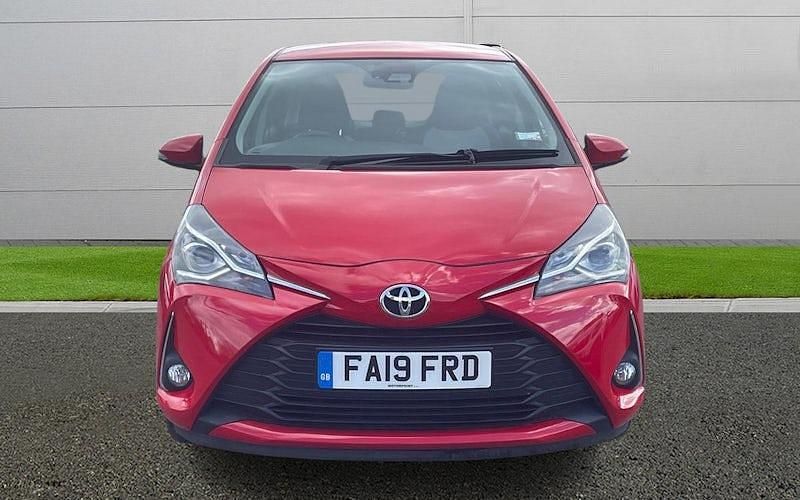 Used Toyota Yaris 111 HP (81 kW) 2019 Red Hatchback