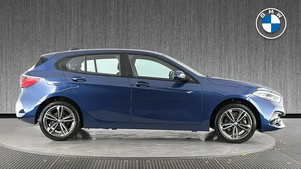 Used BMW 118 Sport Line 134 HP (98 kW) 2023 Blue Hatchback