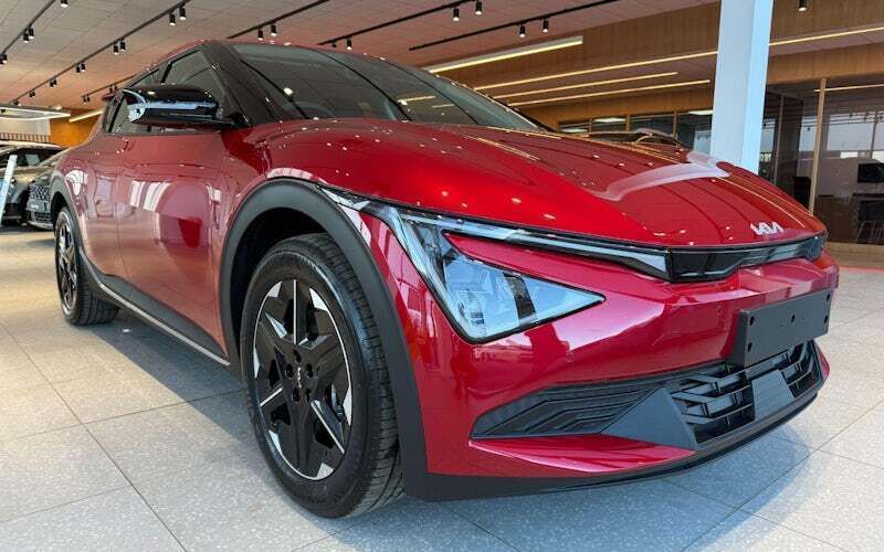 New 2025 Kia EV6 Air SUV | £43,575 (Expensive) - Image 1/4