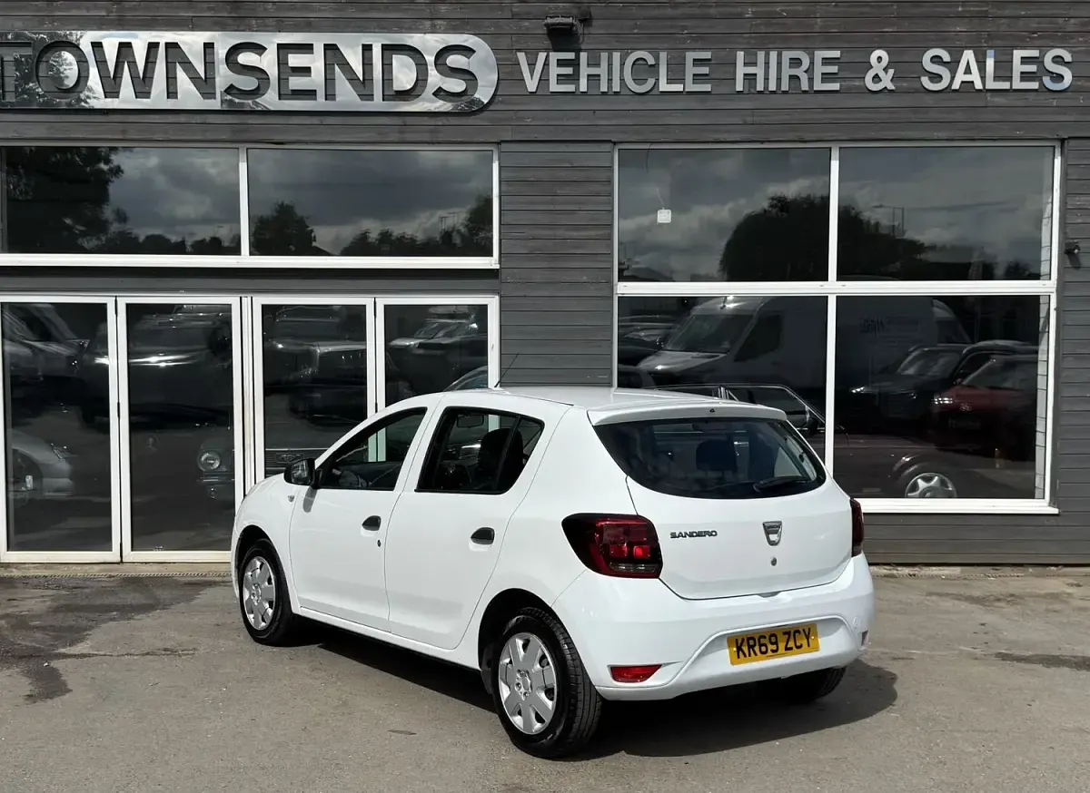 Used Dacia Sandero Essentiel 90 HP (66 kW) 2019 White Hatchback