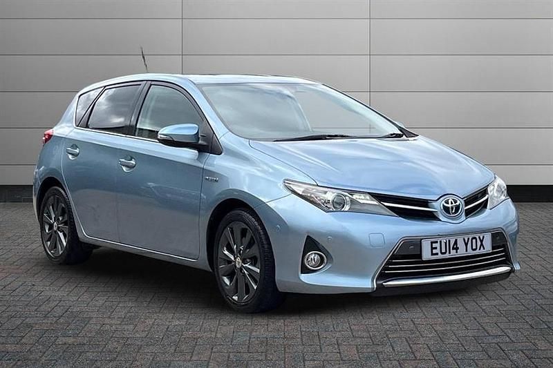 Blue Used 2014 Toyota Auris Hybrid Hatchback | £9,740 (Fair price) - Image 1/2