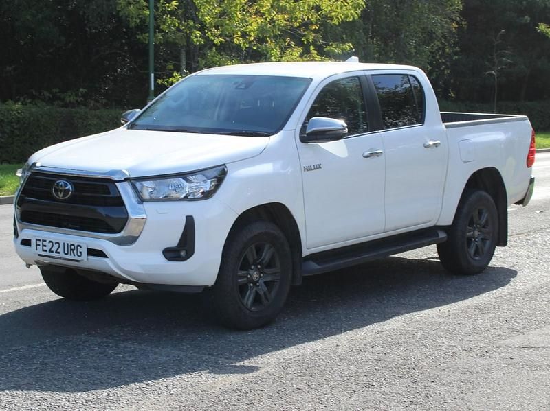 White Used 2022 Toyota HiLux Pickup | £18,500 (Super price) - Image 1/4