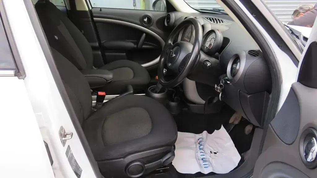 Used Mini One D 90 HP (66 kW) 2011 White Hatchback